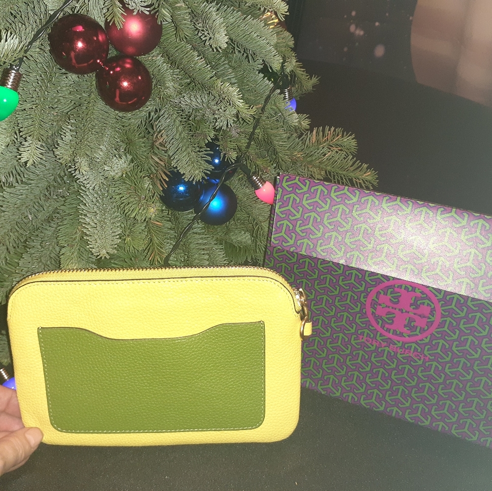 BRAND NEW Tory Burch Statement Logo Wristlet - Picture 5 of 8